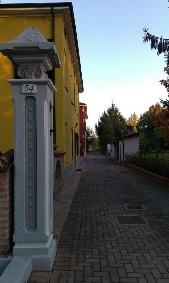 Al 54 Bed and Breakfast San Giorgio di Mantova Exteriör bild